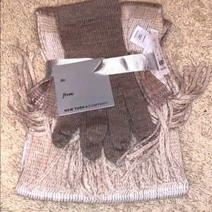 New York and Company matching glove and scarf set